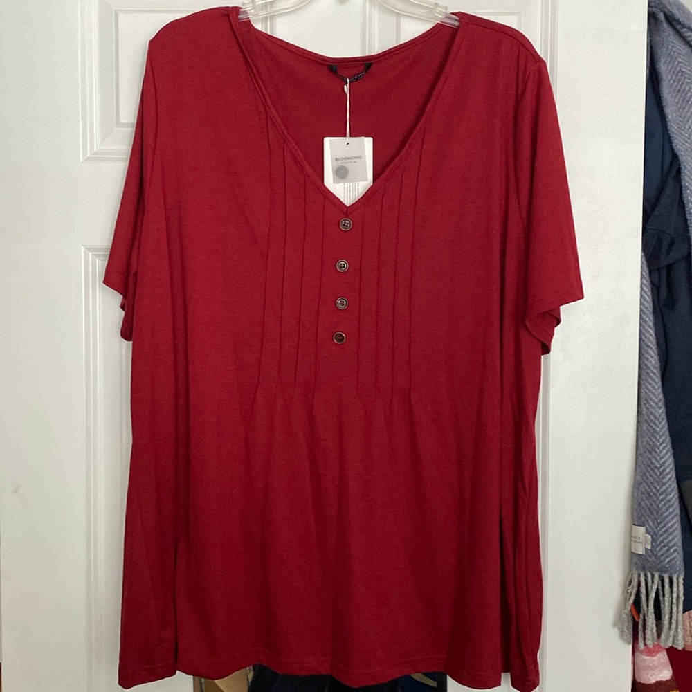 BloomChic V Neck T